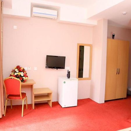 Hotel 7 Seasons Энтеббе Экстерьер фото